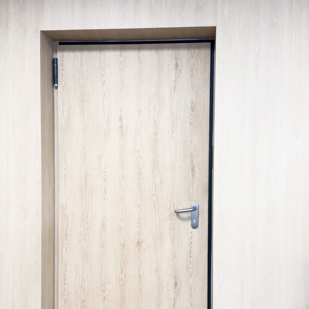 Porte intérieure modernisée par covering